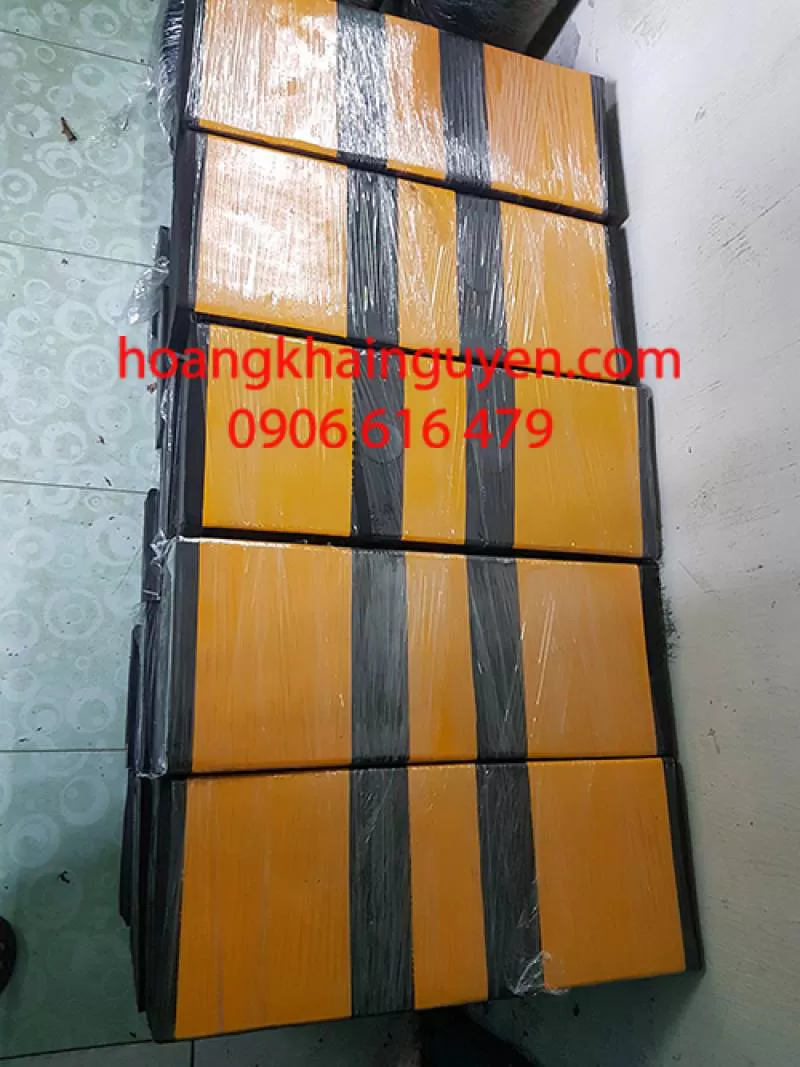 Đệm cao su chống va nhà bè