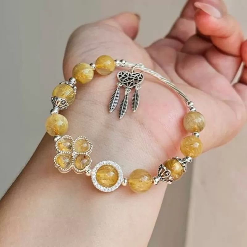 Vòng Tay Thạch Anh Tóc Vàng Mix Cỏ 4 Lá Charm Bạc