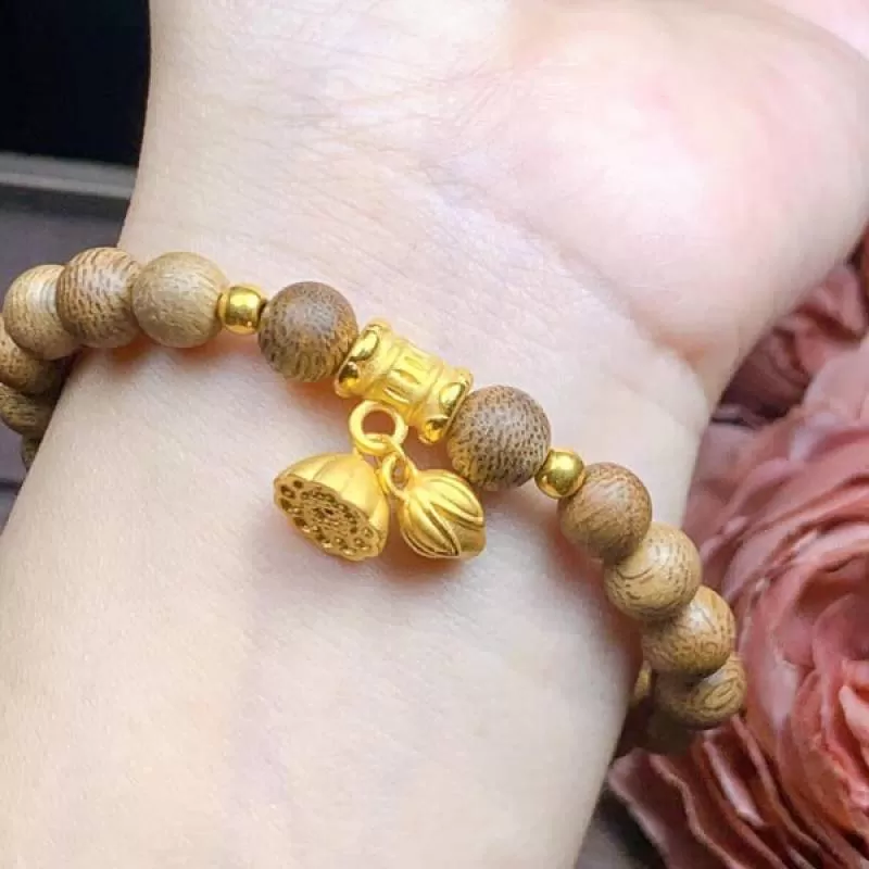 Vòng tay Trầm hương rừng Nha Trang 8 mm charm vàng 24k 