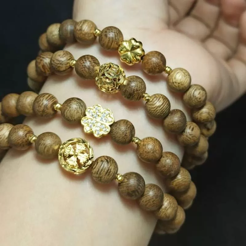 Vòng tay trầm hương rừng Nha Trang mix charm vàng