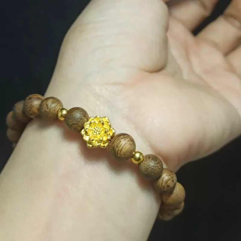 Vòng tay trầm hương rừng Nha Trang mix Sen vàng 24k