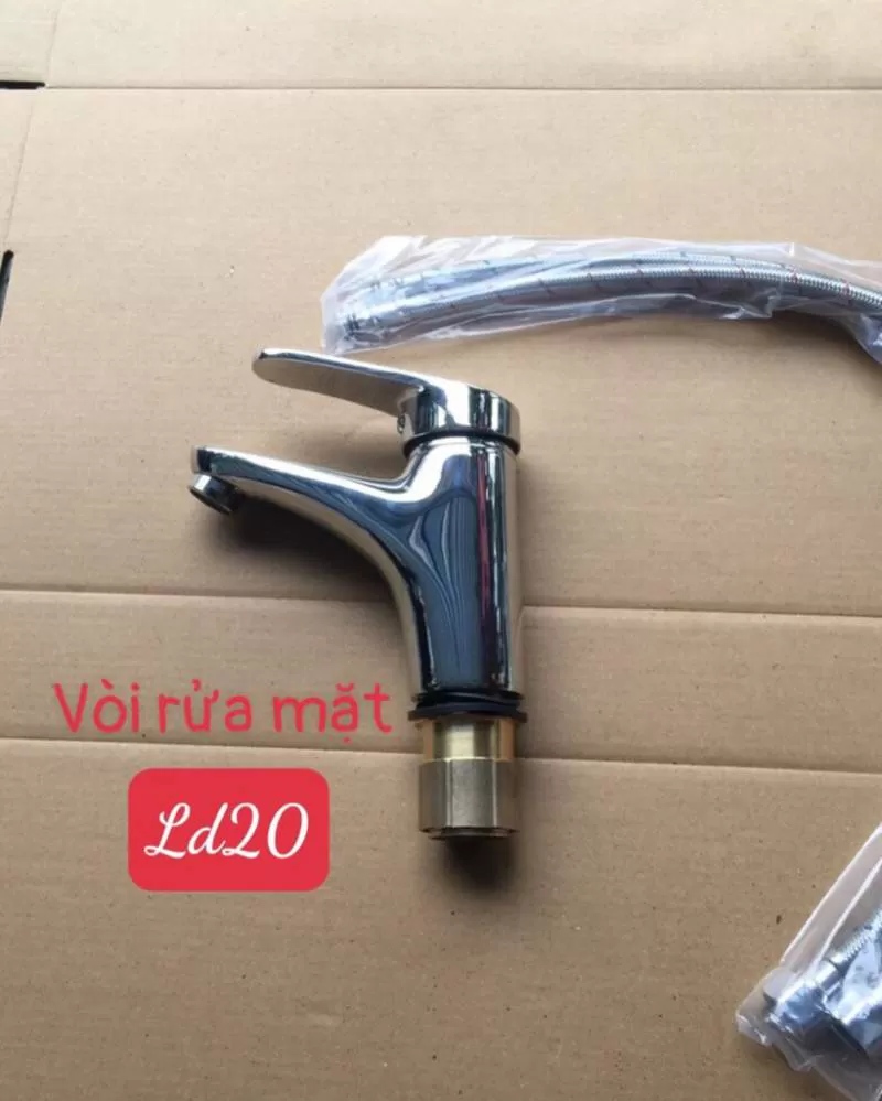 Vòi rửa mặt nóng lạnh Homaya 20cm MT 16