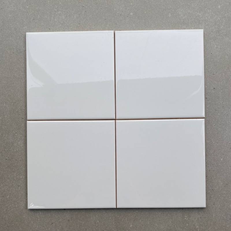 Gạch thẻ KT 150x150mm trắng bóng phẳng STA150150