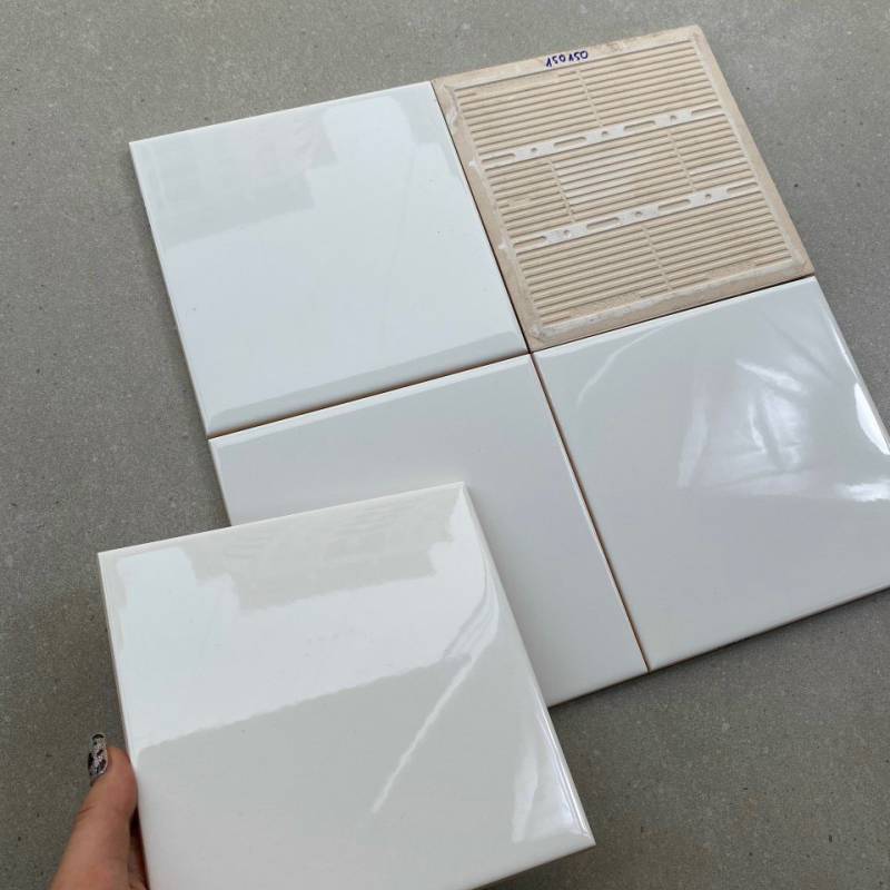Gạch thẻ KT 150x150mm trắng bóng phẳng STA150150