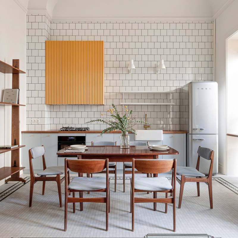 Gạch thẻ KT 100x100mm trắng bóng phẳng M1100