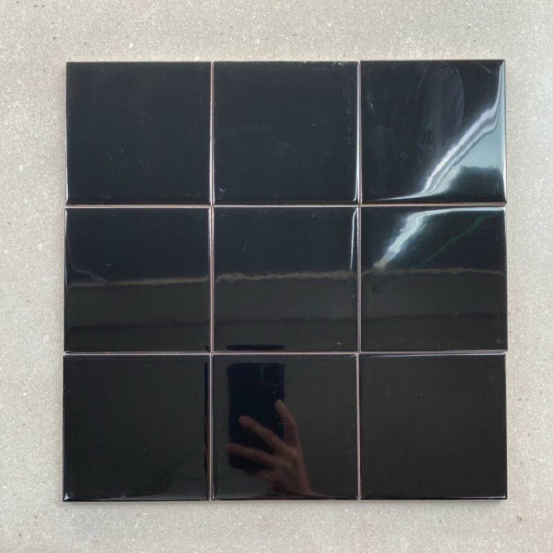 Gạch thẻ KT 100x100mm đen bóng phẳng M1107